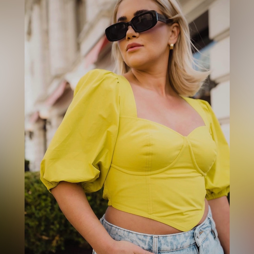 NWT Puff Sleeve Open Back Women's Top